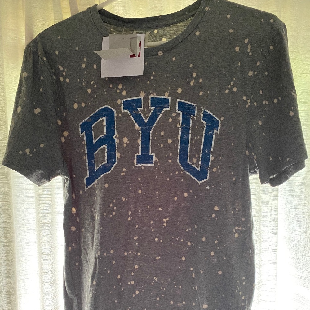 BYU women's cougar bleached splashed dyed t-shirt sz Small
